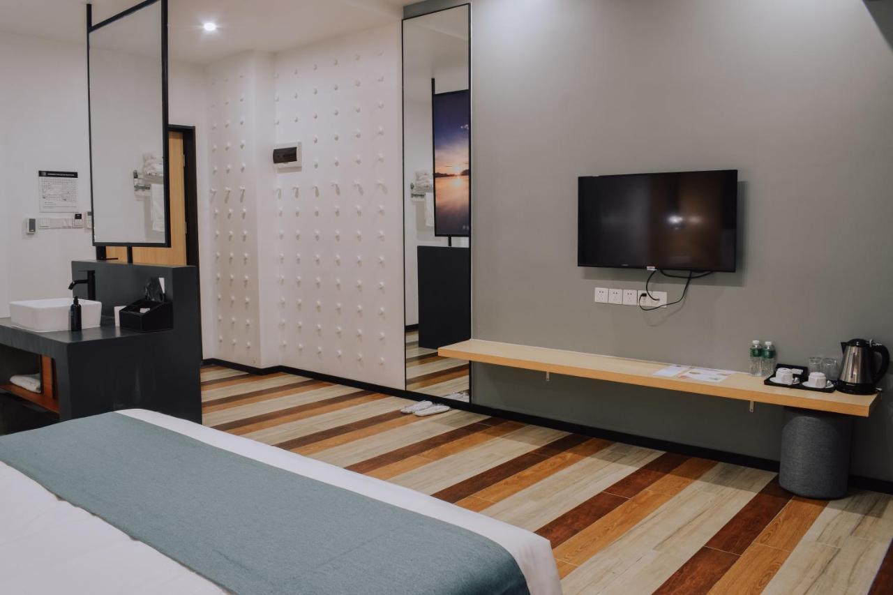 Fan'S Hotel Baybay Bagian luar foto