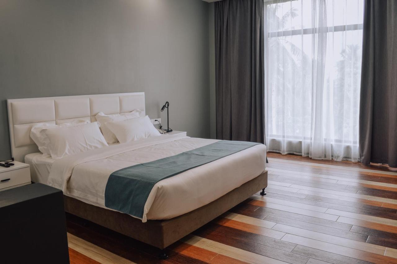 Fan'S Hotel Baybay Bagian luar foto